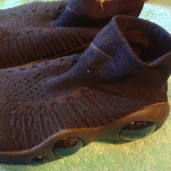 Nike Air Max - Picture 2 of 3